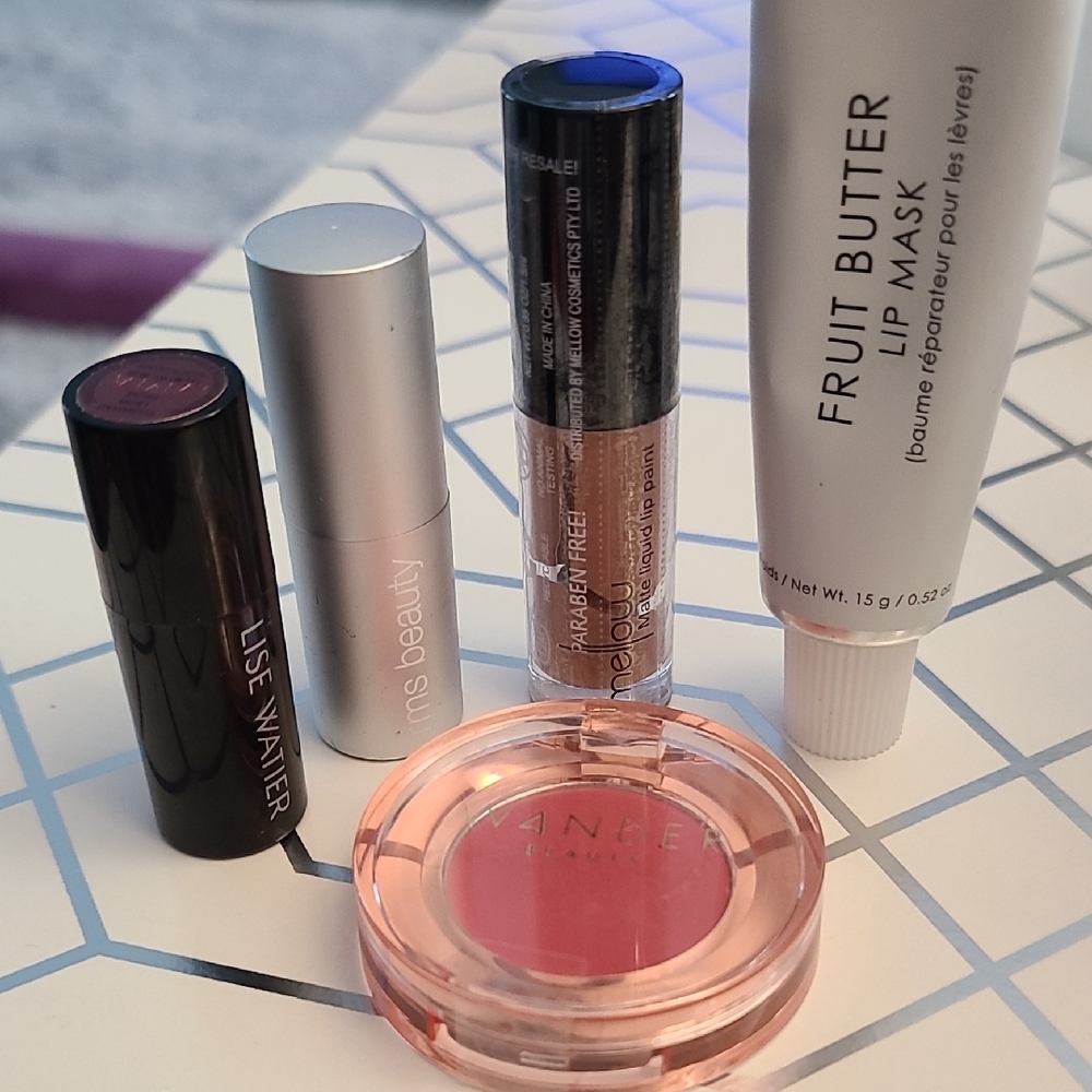 Lip Set Of Minis And Full Size